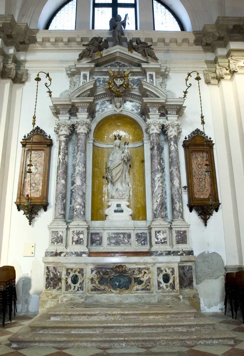 Altare della Madonna del Carmine